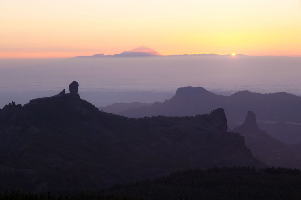 Drive 1 GC-60 mountain drive Gran Canaria - Roque Nublo monolith on the high plateau.