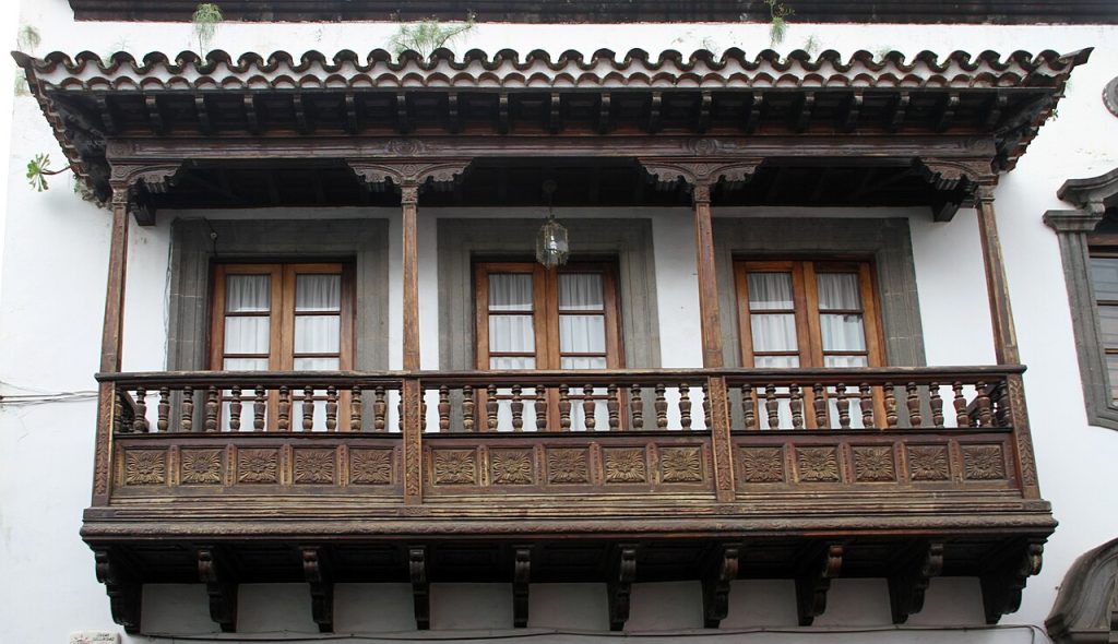 : Drive 5 Cruz de Tejeda ridge route Gran Canaria - Teror historic town centre with carved wooden balconies.