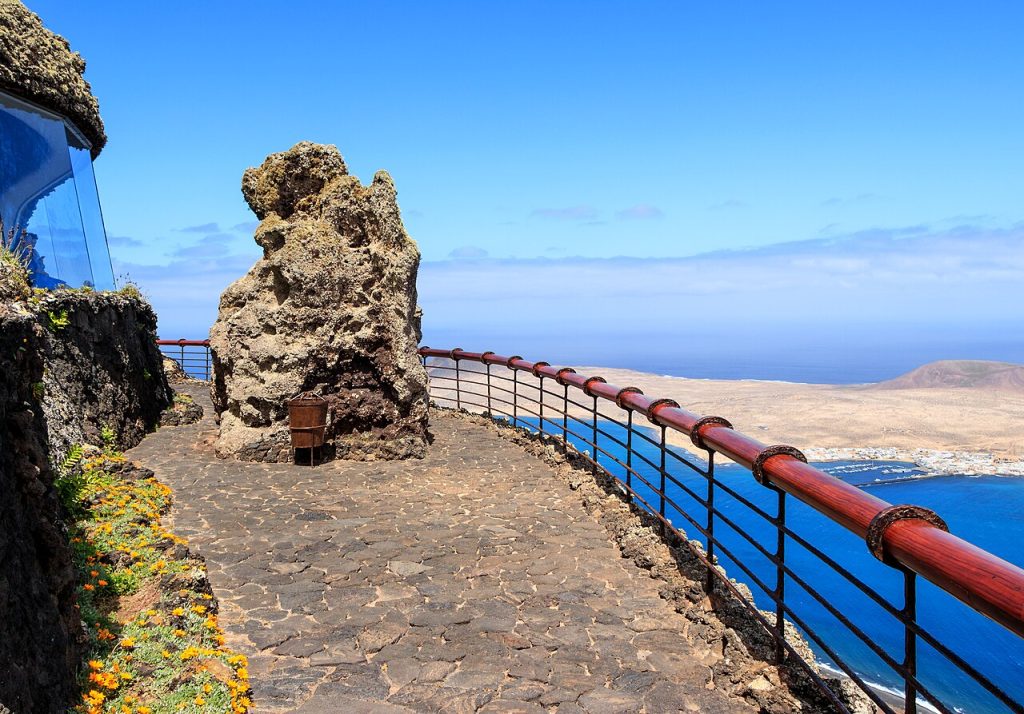 Drive 2 northern loop Lanzarote - Mirador del Rio clifftop viewpoint over La Graciosa.