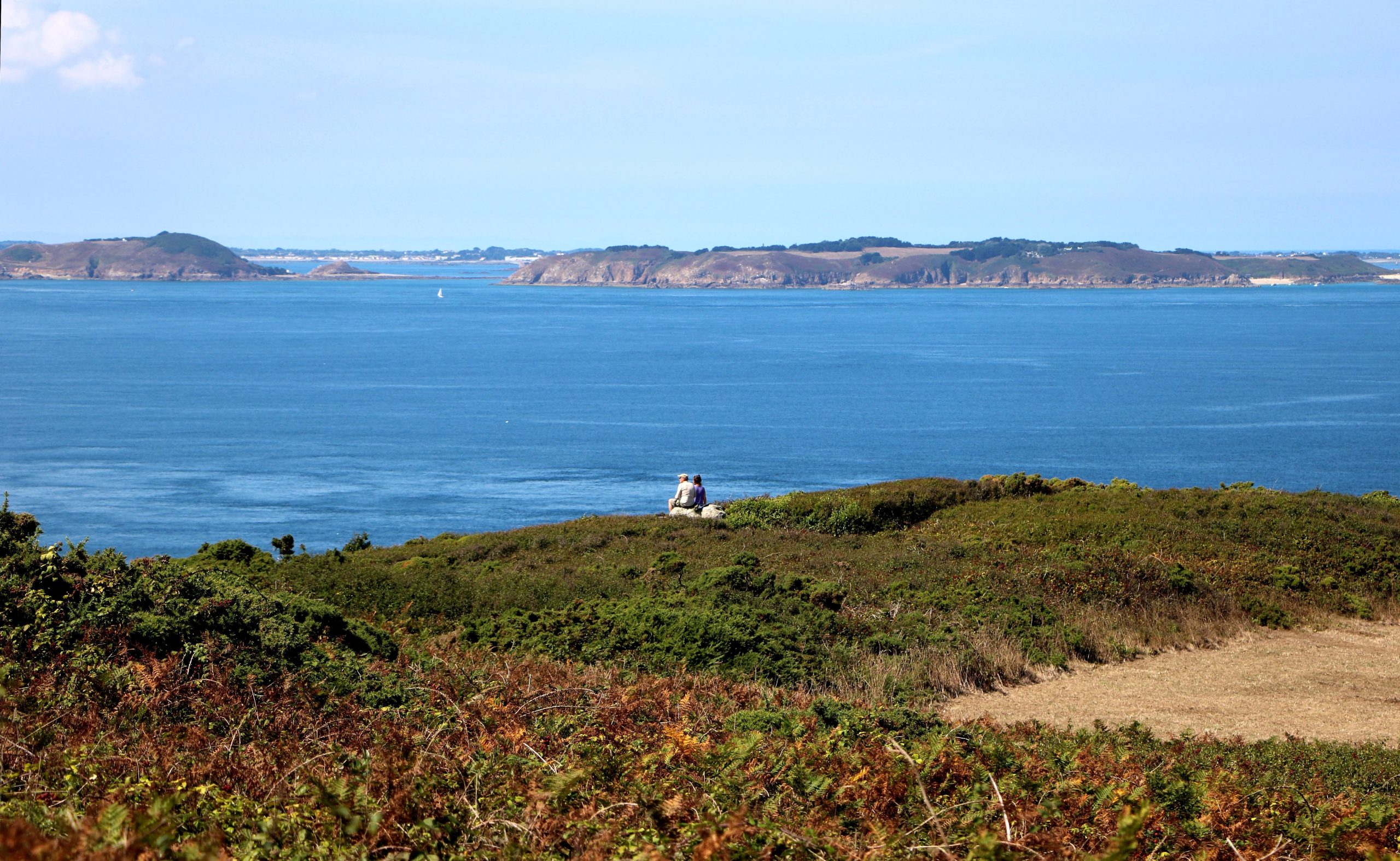 The summit panorama over the Ménez-Hom, opening stop on the Crozon Peninsula scenic drive