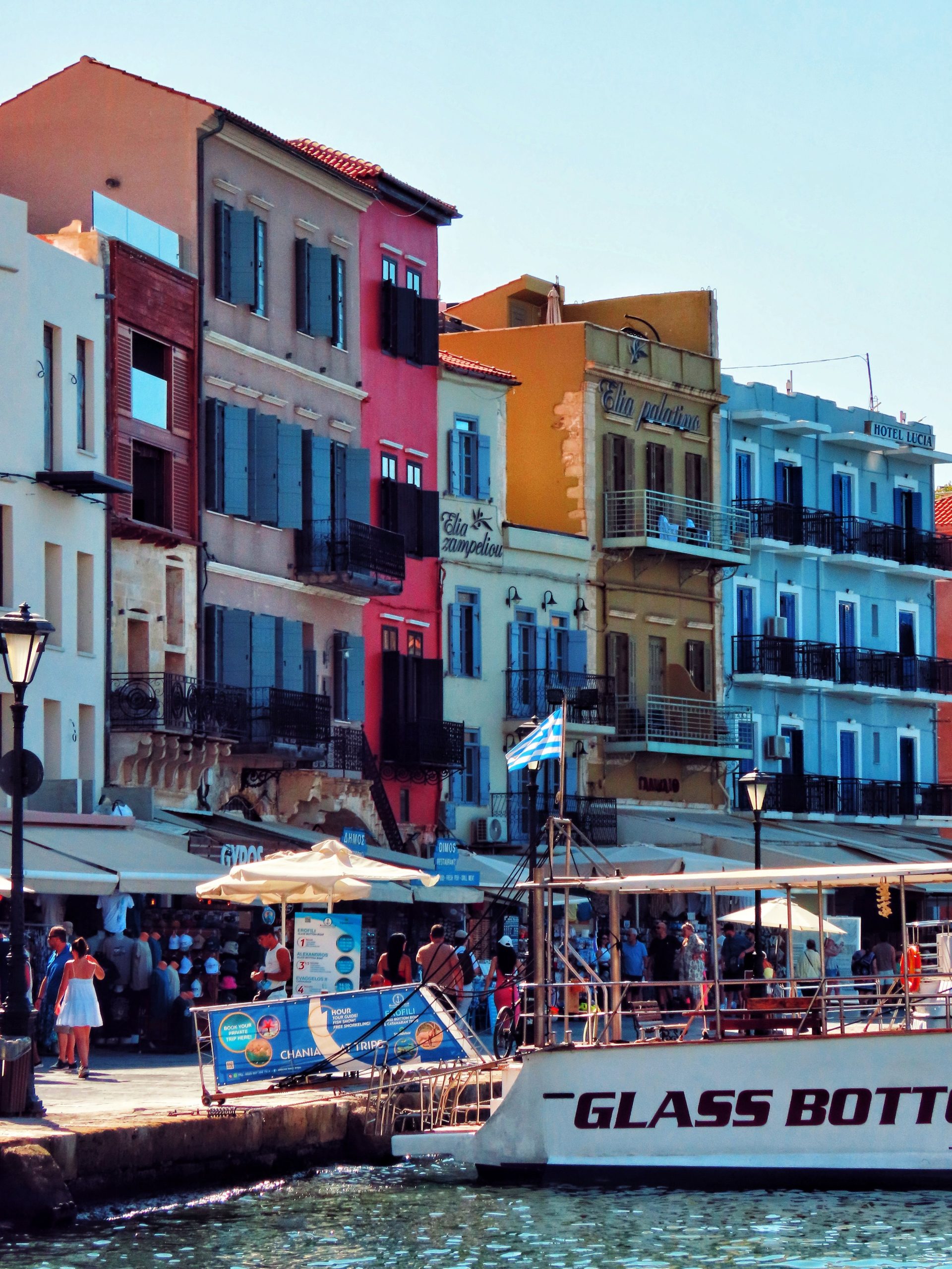 Chania old town harbour, a gateway for easy touring in western Crete