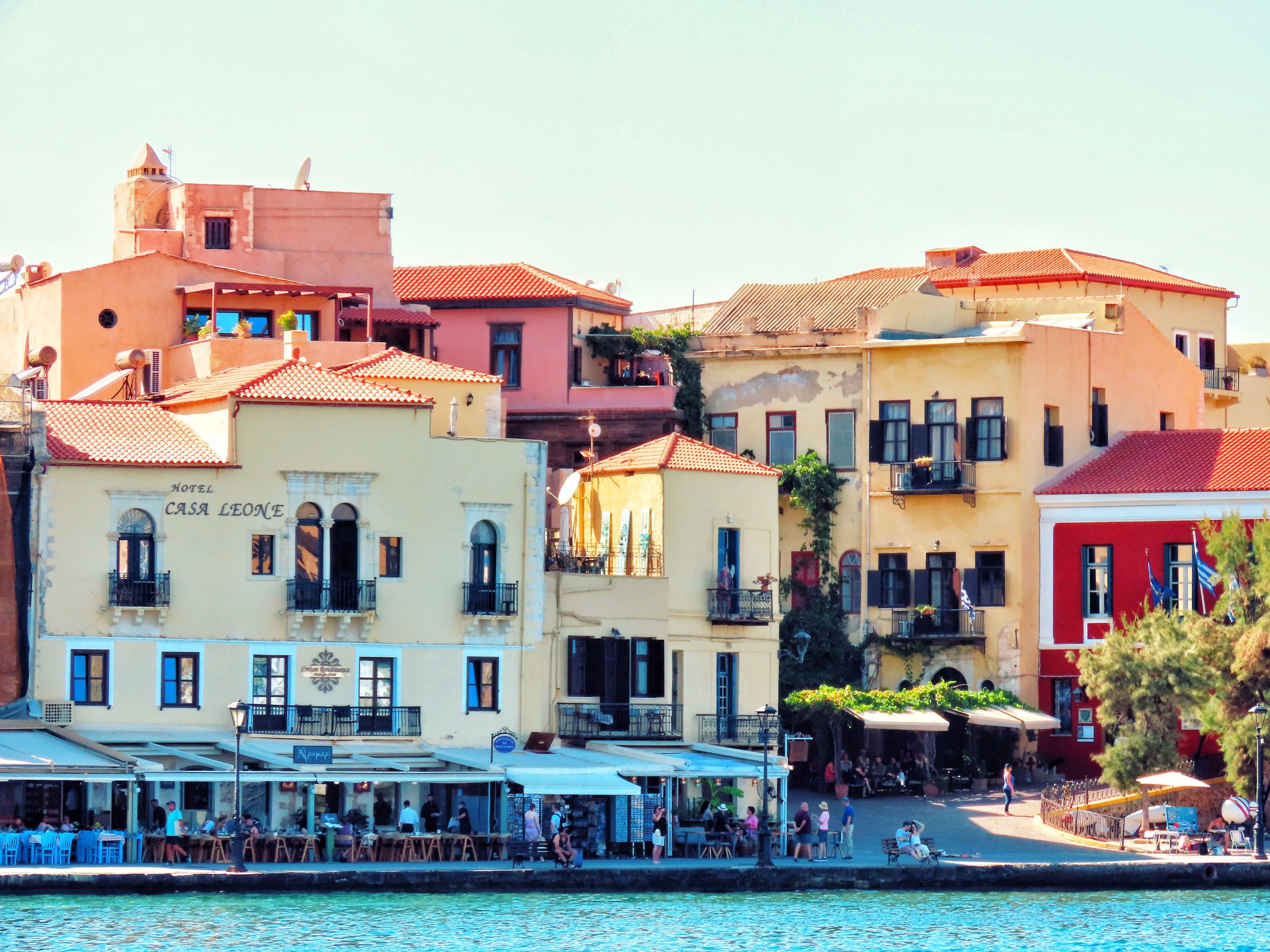 A relaxed taverna lunch, the spirit of easy touring in Crete